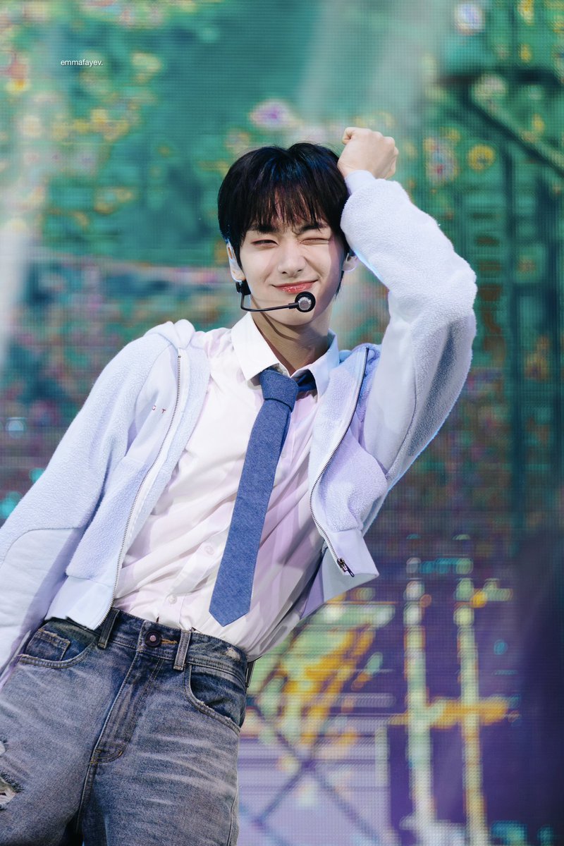 emmafayev's tweet photo. 240410 β NXD Lee Yongjoon μ΄μ©μ€, ONEUS 2nd World Tour 'La Dolce Vita' in Los Angeles
#NXD #NeXtiDentity #NXD_JUMP #OneusinUS #OneusinLA #La_Dolce_Vita #OneusWorldTour https://t.co/jpkl9OPFVp