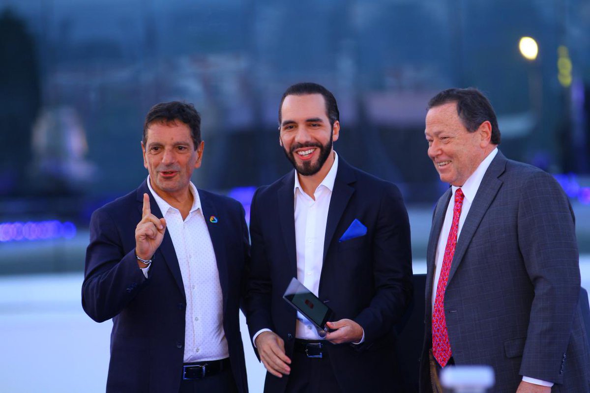 ¡Google en El Salvador! Hoy el #EmbajadorDuncan asistió a la inauguración de las oficinas de @Google en San Salvador. Es un placer ver cómo más empresas estadounidenses confían en el potencial de los salvadoreños.