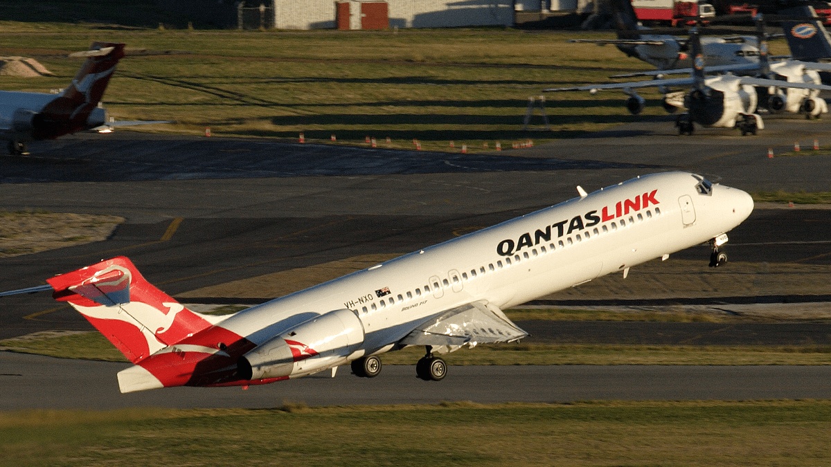 Two QantasLink pilots who experienced hypoxia-like symptoms on a flight from Sydney to Hobart last year did not use supplemental oxygen, the ATSB says. #aviation

bit.ly/3Q4Kz9s