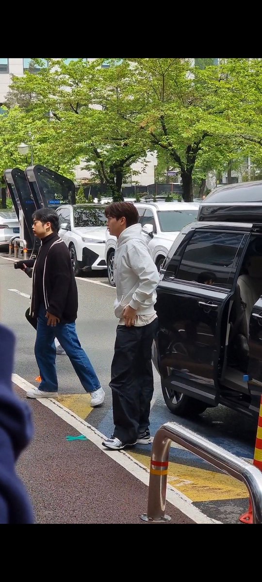 LCSLUV's tweet image. 240416 싱크로유 성재 출근

진짜 미모가 말이안됨..
하트도 완벽❤️
이따만나!ㅎㅎ
#비투비 #성재 #BTOB