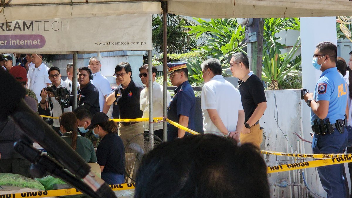 666cant's tweet photo. NOW:President Ferdinand R. Marcos Jr. arrives in Alitagtag, Batangas to inspect the over P13 billion worth of illegal drugs seized by the Alitagtag PNP. | via Kenneth Paciente #Batangas #otalab #AINNL2 $BUBBLE $PARAM $TRIP $PIXIZ $MOJO @AINNLayer2 https://t.co/fpQi4Nc2ZI