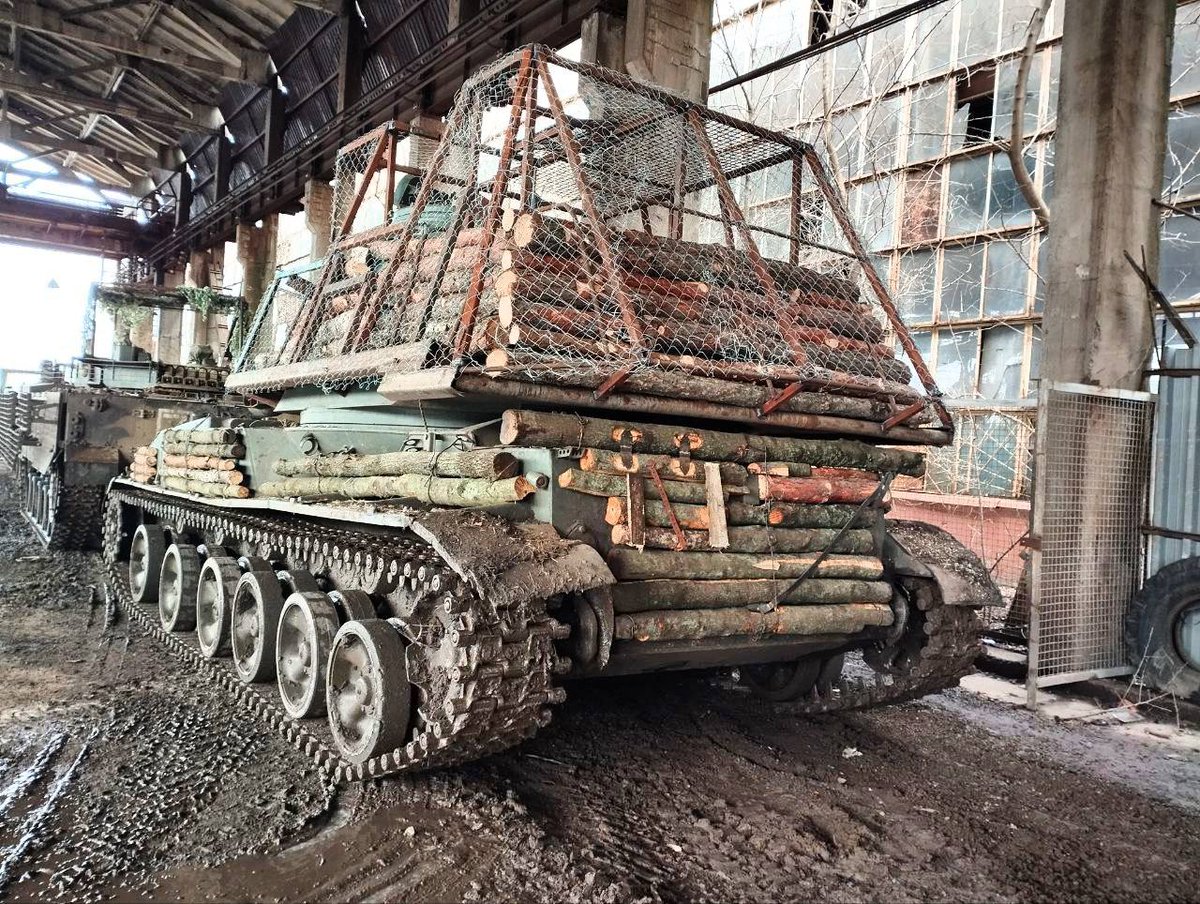 14 April 2024 Russian-occupied #Zaporizhzhia Oblast, #Ukraine A Russian 152mm 2S3 'Akatsiya' self-propelled howitzer and a BMP-3 with 688M-SB3KDZ add-on armour, both equipped with anti-drone cages. The 2S3 also has log armour.