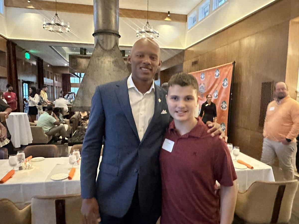 PrayersforAJ's tweet photo. Great time this past weekend  spending time at the 3rd annual @AstrordinaryDF reception dinner. Got to see some cool people and for a great cause. @ToddKellyJr @jackjoneshii @josh_dobbs1 and let’s not forget Jauan Jennings . Thank you Josh for the invite. https://t.co/RakTlVBpxd