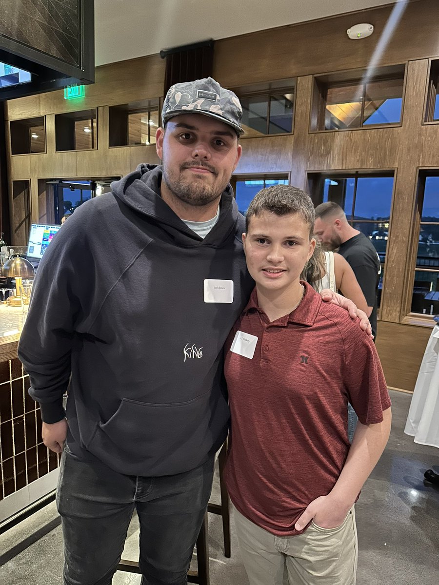 PrayersforAJ's tweet photo. Great time this past weekend  spending time at the 3rd annual @AstrordinaryDF reception dinner. Got to see some cool people and for a great cause. @ToddKellyJr @jackjoneshii @josh_dobbs1 and let’s not forget Jauan Jennings . Thank you Josh for the invite. https://t.co/RakTlVBpxd