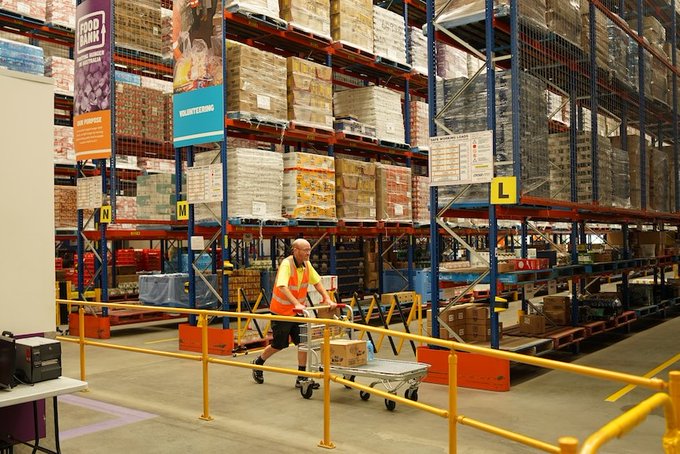 An operational Foodbank warehouse in Sydney.(ABC News: Shaun Kingma)