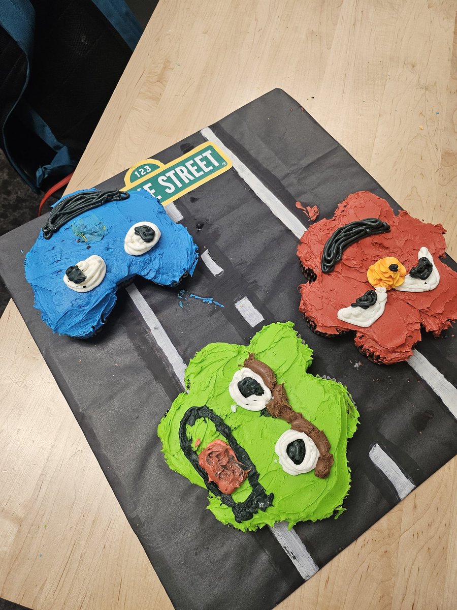kdbarc's tweet photo. @ReedAcademy1 @SPSCCR @officialSPS Cupcake wars #2 https://t.co/QSKqWv2q0W