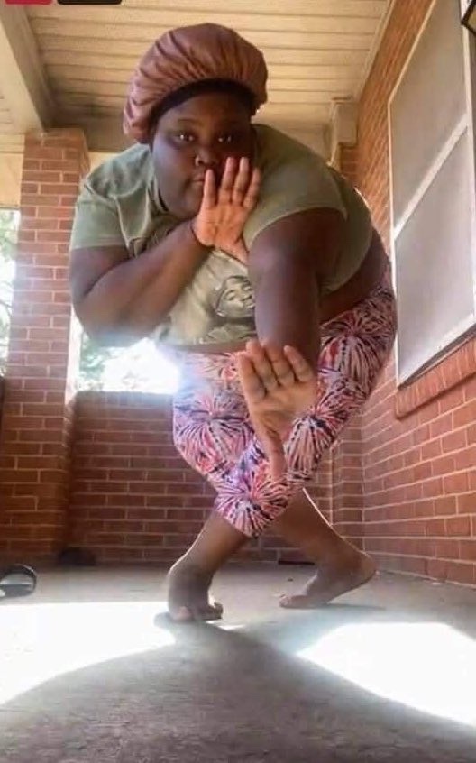 BeardThique's tweet photo. @SupremeTopics Didn’t expect that voice to come out of that body. Stay over there baby girl. https://t.co/hI7xT4BD38