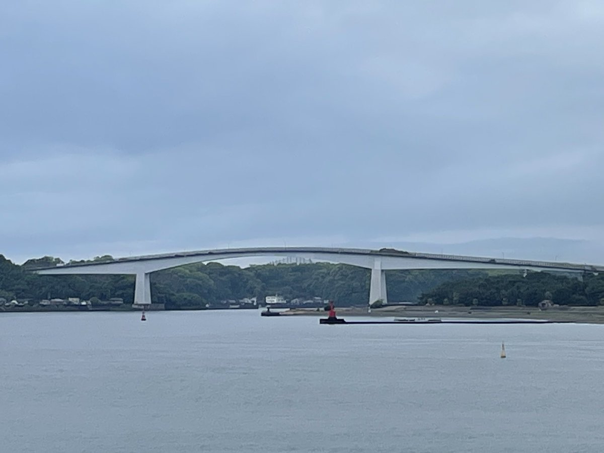 In #Kochi this morning, bit misty and murky. Woke up to this view of an Itchen Bridge wannabe.