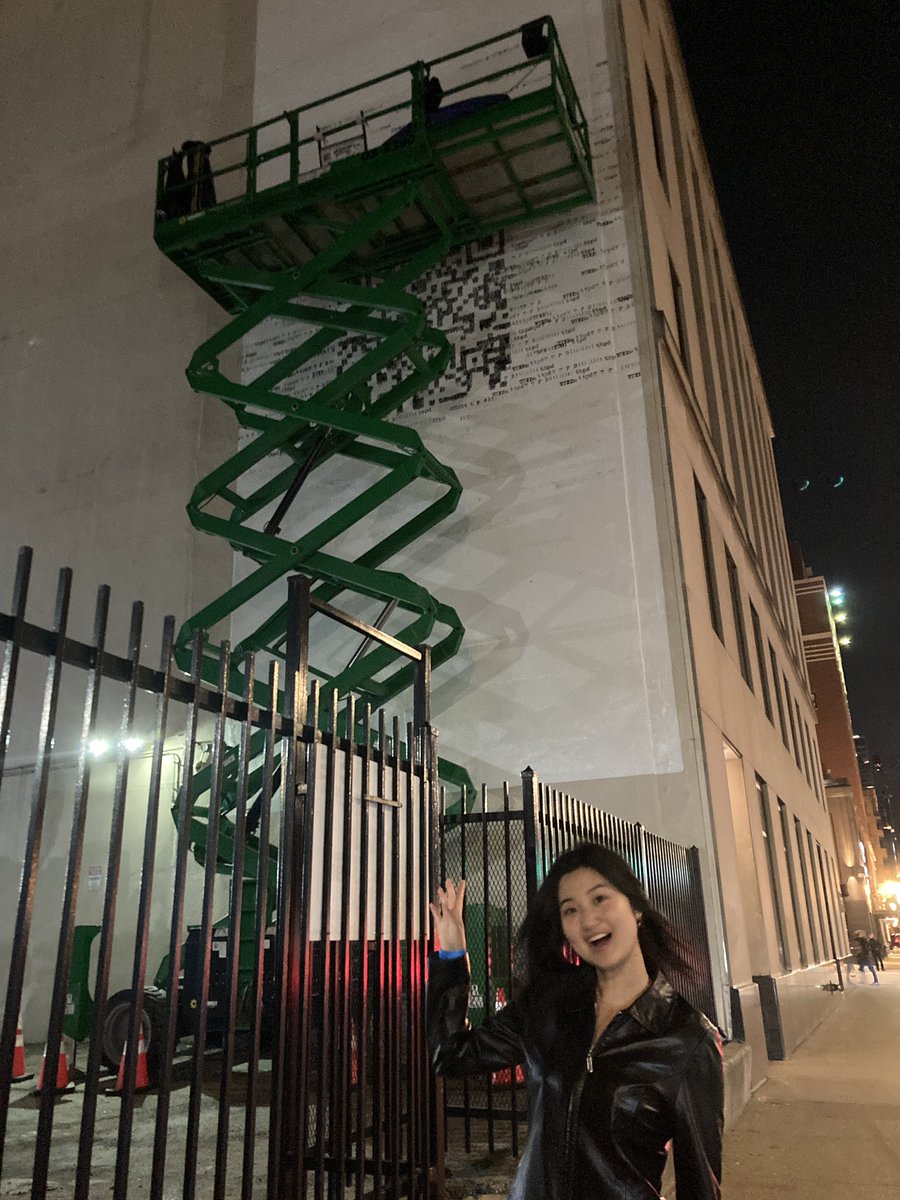 tayandtae's tweet photo. me w the unscannable ttpd qr code in chicago 😗 https://t.co/F4FyMoeM3f