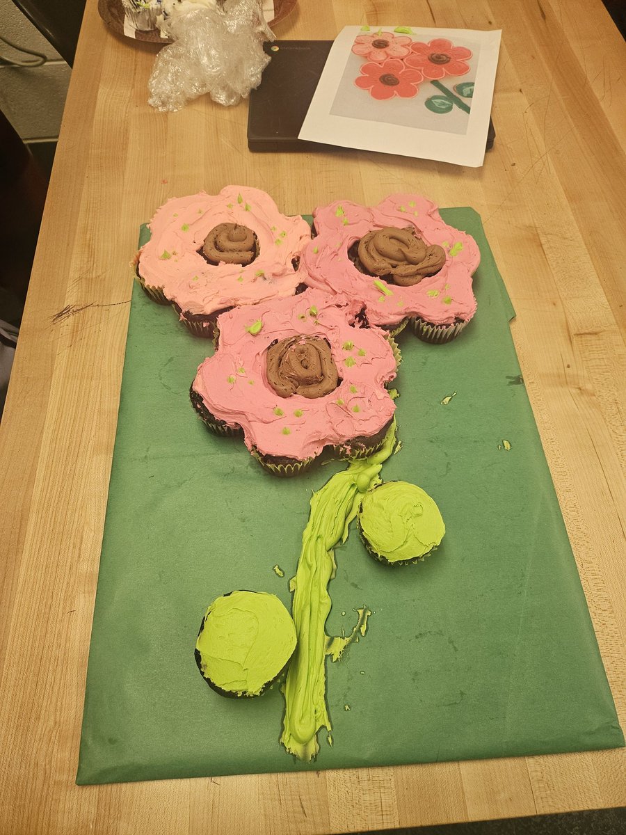 kdbarc's tweet photo. @ReedAcademy1 @SPSCCR @officialSPS Cupcake wars #6 https://t.co/8zK2vZttQx