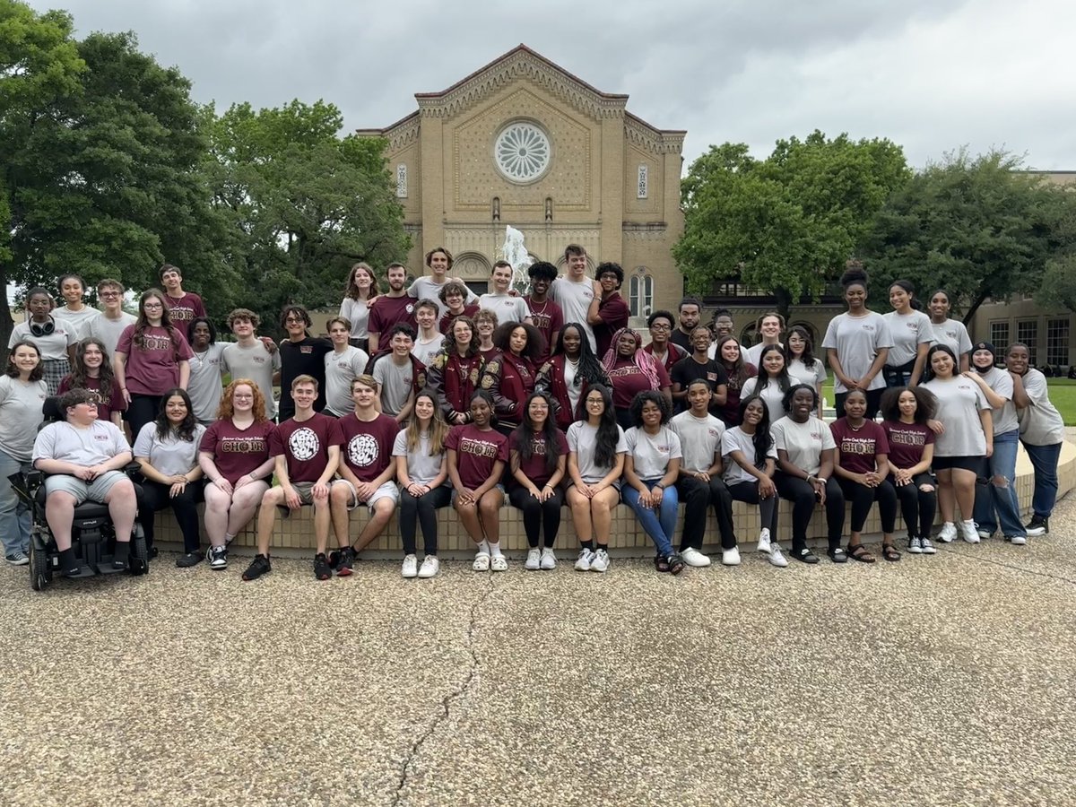 Congrats to Chorale on earning 1st Runner Up-Mixed Choir Division at the Celebration of Excellence Festival! There are always so many amazing choirs that compete here. It is a true honor! @HumbleISD_SCHS @HumbleISD @WMSLionChoir @ARMSChoir @WLMSChoir @AMC_tours @HumbleISD_Arts