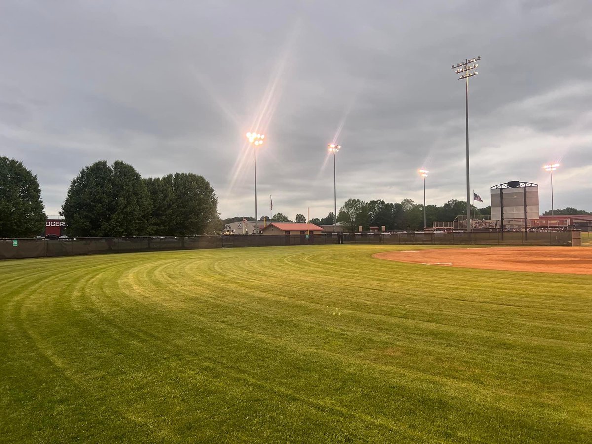 BradleyGoodin's tweet photo. 😏😏 the 24 hour transformation of this field from yesterday was no joke! https://t.co/aJYhgiVwmK