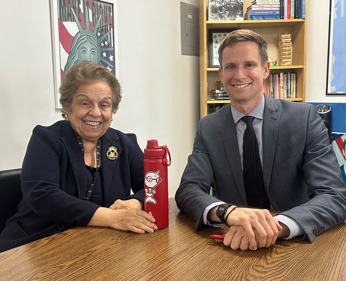 Thank you Dr. Donna E. Shalala, Interim President of @TheNewSchool for coming to discuss your renovation plans, as well as your initiative to reduce plastic waste by installing fresh water drinking fountains and distributing reusable water bottles to the student body and faculty.