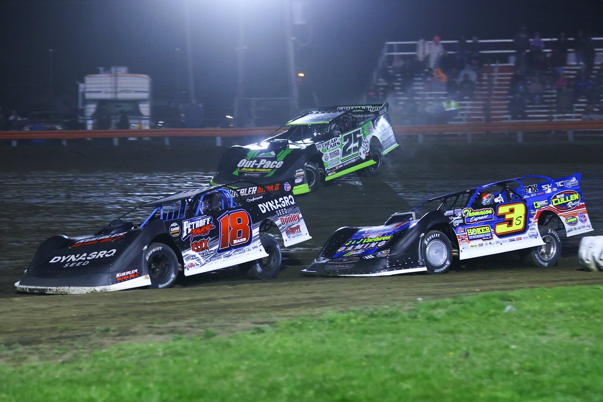 Leftovers from Saturday’s Illini 100 at @FarmerCityRacin: ⛓️‍💥 What happened to @ShannonBabb18? 🛞 @ChrisMadden44 and the “ole tire game” 🤕 Bob Gardner’s tough luck 📚➡️ dirtondirt.com/story_13146.ht… 📸 @JoshJames81