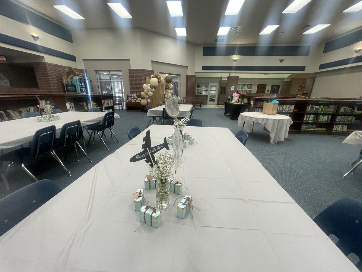 MsDanniBlair's tweet photo. Beautiful celebration for @ChabeCrasto congratulations on teaching so many students and touching so many lives! ❤️🎉#mrobpride https://t.co/fxyKLtUifT