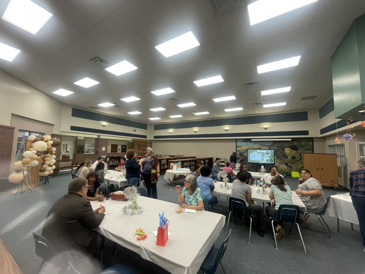 MsDanniBlair's tweet photo. Beautiful celebration for @ChabeCrasto congratulations on teaching so many students and touching so many lives! ❤️🎉#mrobpride https://t.co/fxyKLtUifT