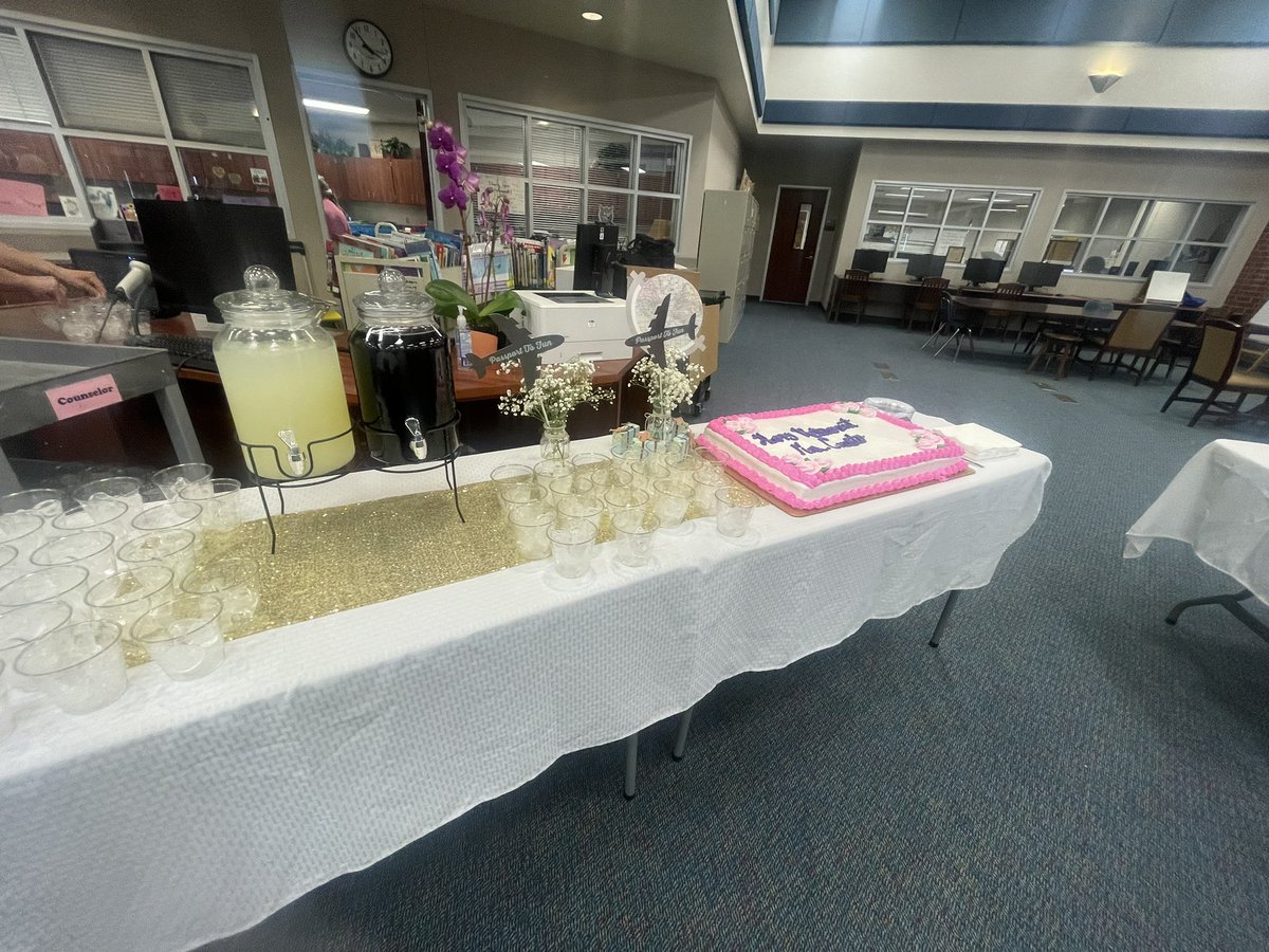MsDanniBlair's tweet photo. Beautiful celebration for @ChabeCrasto congratulations on teaching so many students and touching so many lives! ❤️🎉#mrobpride https://t.co/fxyKLtUifT