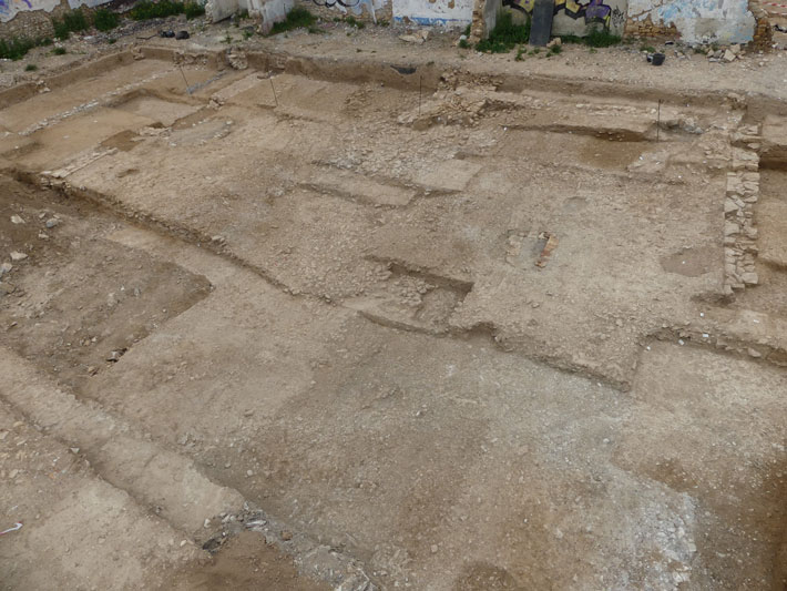 Under the modern Beaucaire Road in southern France, a 2,000-year-old stone roadway was uncovered that is thought to have been a crossroad of the Via Domitia, the main Roman access route to the city of Nîmes.

archaeology.org/news/12316-240…
