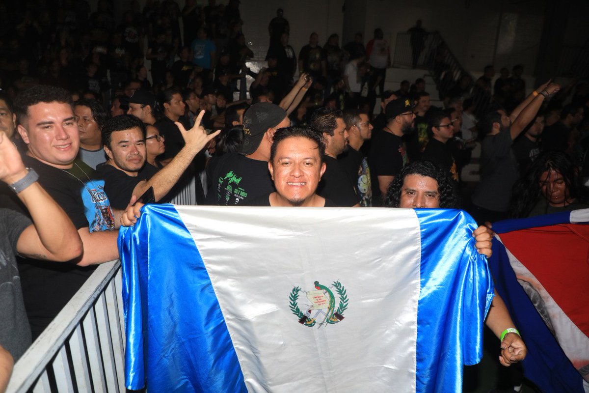 #DeDiversión | Fans del trash metal se encuentran en el Auditorio del ITCA, en #SantaTecla, para disfrutar de la presentación de @Anthrax. 📸: David Martínez/ #DiarioElSalvador