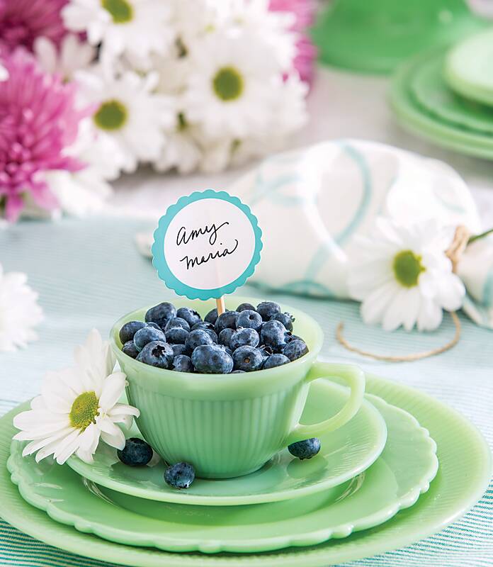 Draw inspiration from nature’s abundant loveliness and accent your table with flowers, foliage, and fruits straight from the garden. Find the details for these simple entertaining touches and more creative ideas at southernladymagazine.com/5-garden-inspi….

#southernladymag #springentertaining