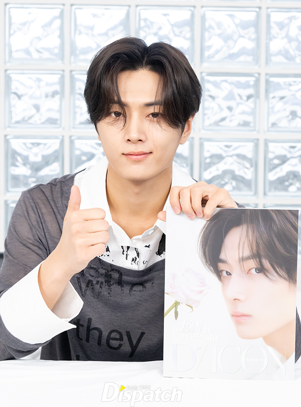 DICON_ENHYPEN's tweet photo. [현장포토] "바라보면 설렘"…제이, 완벽 비주얼

🔗https://t.co/mgUVsx73bg

#엔하이픈 #ENHYPEN
@ENHYPEN
#제이 #JAY
#디아이콘 #디스패치 #DICON #DISPATCH https://t.co/V1vEvSJhA0