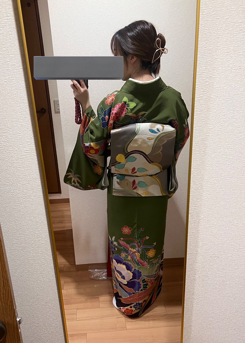 ring_se_'s tweet photo. 先輩達の結婚式参列でした！
学生時代からお付き合いされてたのは知ってたのでとっても嬉しい式でした
ブーケトスをとってしまい、ドレスカラー当てで正解&amp;プレゼント当選して運が良すぎました💐🎁
紅型染の着物超可愛くて美しくて返却が惜しかったです
#結婚式 #お呼ばれ #訪問着 #着物 #着物コーデ https://t.co/NKzMqUFOhk