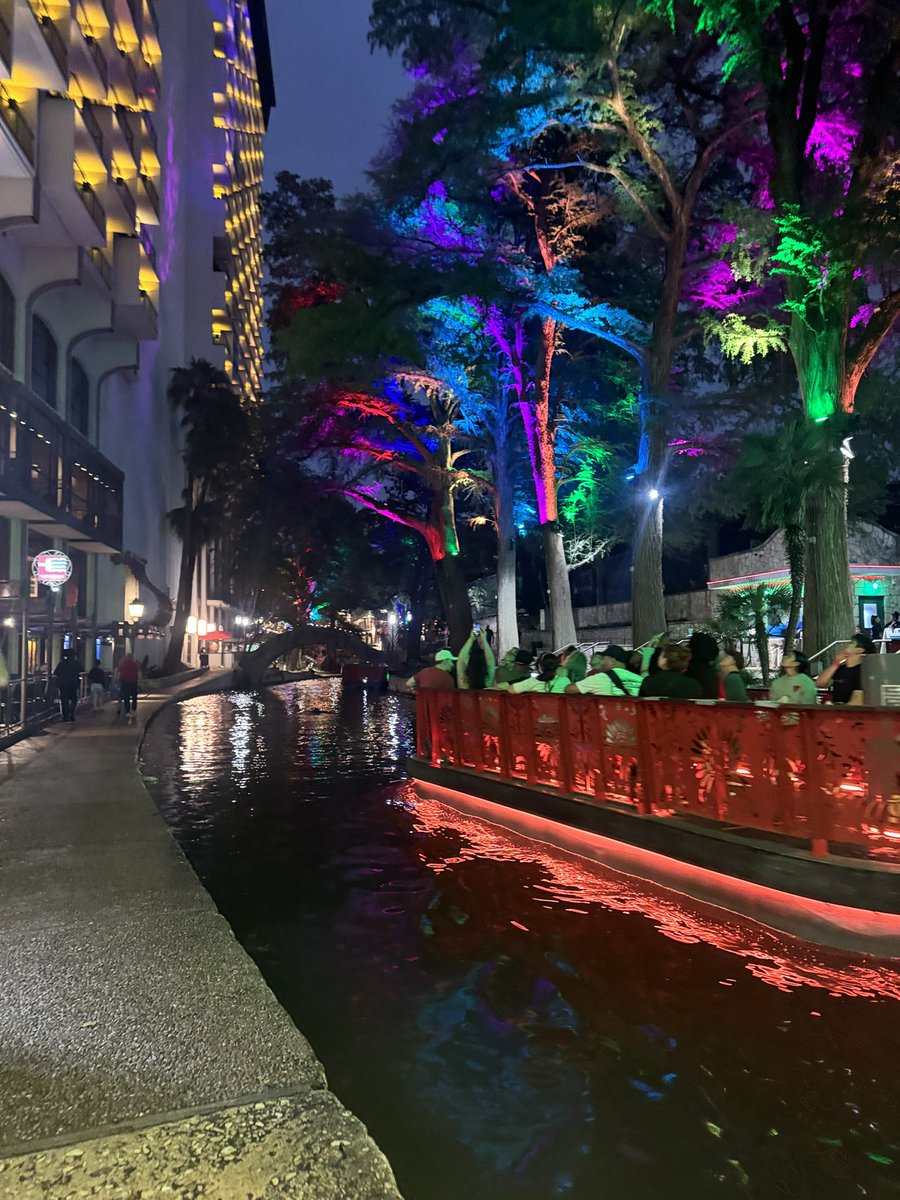 Who’s too excited to sleep? #TxLA2024 Having the best time already connecting with librarians in beautiful San Antonio!