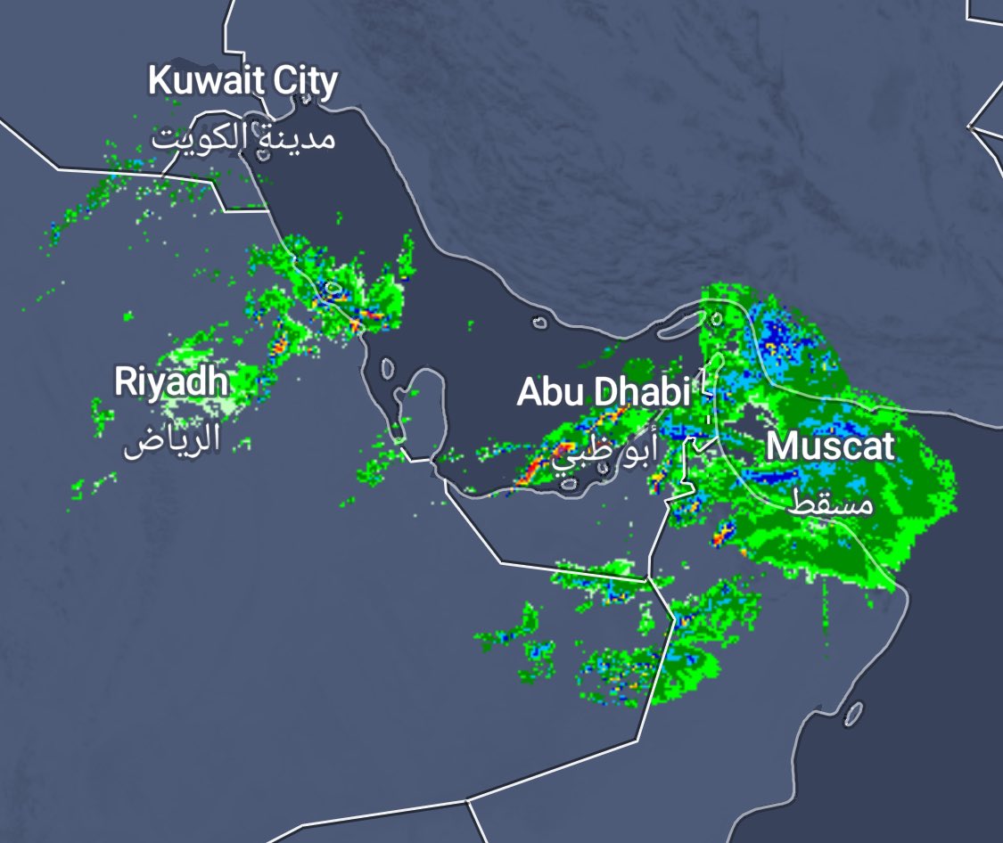 سحب متفرقة غرب البلاد ، والغيوم الممطرة على الشرقية وسواحل الإمارات وأجزاء من عمان