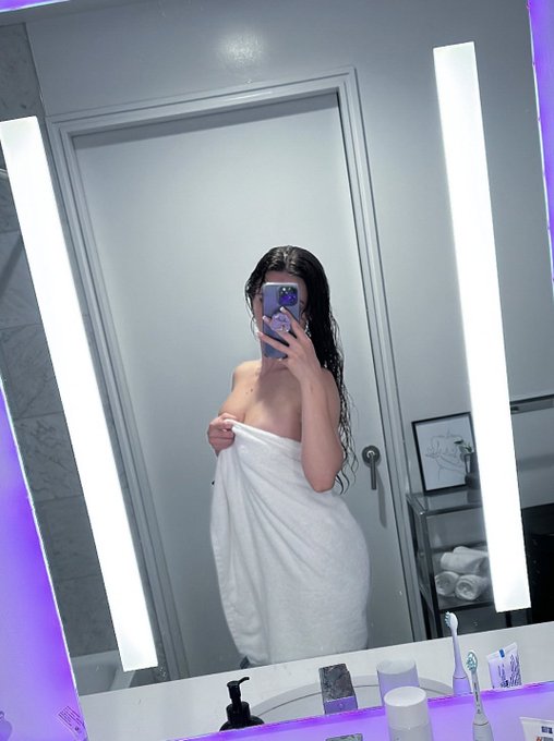 say &lsquo;hi&rsquo; if I can send you my shower vid (serious) https://t.co/3ifWgbvWh3