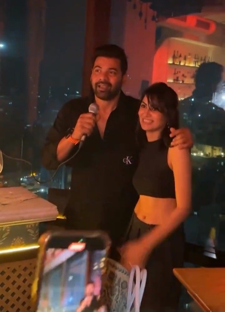 Sriti Shabir celebrating 10 years of #KumkumBhagya ❤️

#SritiJha #AbhiGya
#ShabirAhluwalia #Kkb
x.com/Bunny80i/statu…