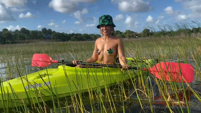 Wanna go kayaking? 🌊  I&rsquo;ll suck your dick 😆   https://t.co/drXcCJfR0B https://t.co/htAU6sOgE7