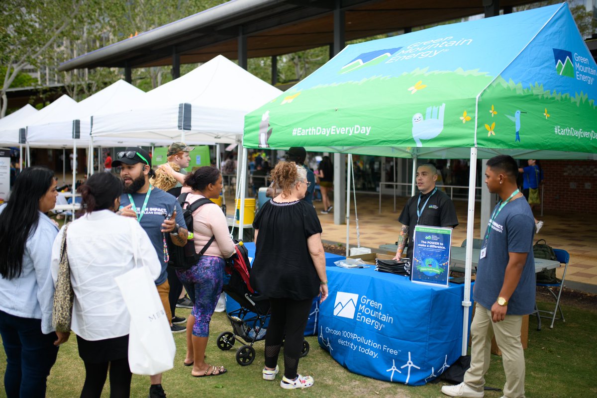 Don’t miss live painting by Houston artists <a href="/donkeeboy/">DONKEEBOY</a> &amp; <a href="/donkeemom/">@donkeemom</a> at <a href="/GreenMtnEnergy/">Green Mountain Energy</a> Earth Day! Sat, April 20, 12-5 pm. Enjoy family-friendly performances, art installations, crafts &amp; activities, educational talks, panel discussions, &amp; more! discoverygreen.com/signature-expe…