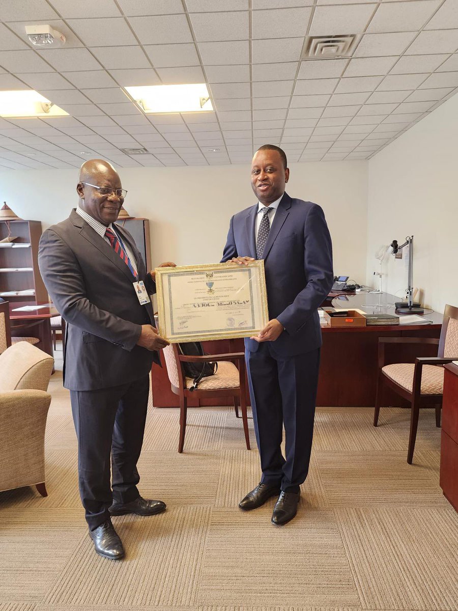 as_bello's tweet photo. Très honoré et touché d’avoir reçu ce jour la Médaille de #Commandeur de l’Ordre national de la reconnaissance centrafricaine de la part de S.E.M. Faustin-Archange TOUADERA @FA_Touadera, Président de la #RépubliqueCentrafricaine, des mains du Prof. Richard FILAKOTA, Ministre de l’Economie, du Plan et de la Coopération internationale, Gouverneur du Groupe de la @Banquemondiale pour la RCA, en marge des Réunions de printemps #FMI/GBM #SM24, à Washington, D.C. Très humblement, merci.