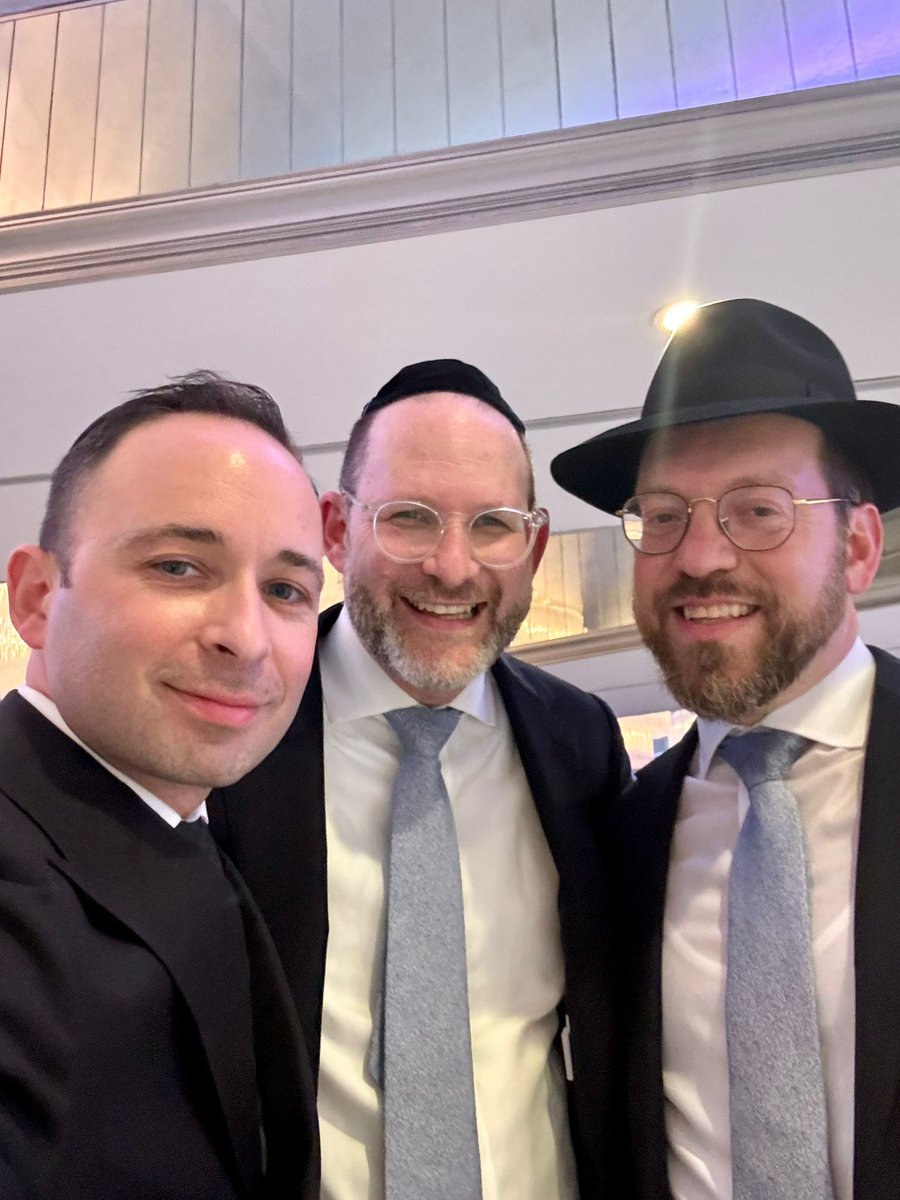 MENDY REINER (@mendyreiner) on Twitter photo Special enough when the father of the Chosson is a kidney donor, and to also have the father of the Kallah a kidney donor is WILD!
But that's not all, the wedding singer, the one and only <a href="/YitzySpinner/">Yitzy Spinner</a> is also a kidney donor.
<a href="/RenewalNews/">Renewal News</a> rocks!
3 kidneys one simchah!
Mazal tov! Special enough when the father of the Chosson is a kidney donor, and to also have the father of the Kallah a kidney donor is WILD!
But that's not all, the wedding singer, the one and only <a href="/YitzySpinner/">Yitzy Spinner</a> is also a kidney donor.
<a href="/RenewalNews/">Renewal News</a> rocks!
3 kidneys one simchah!
Mazal tov!