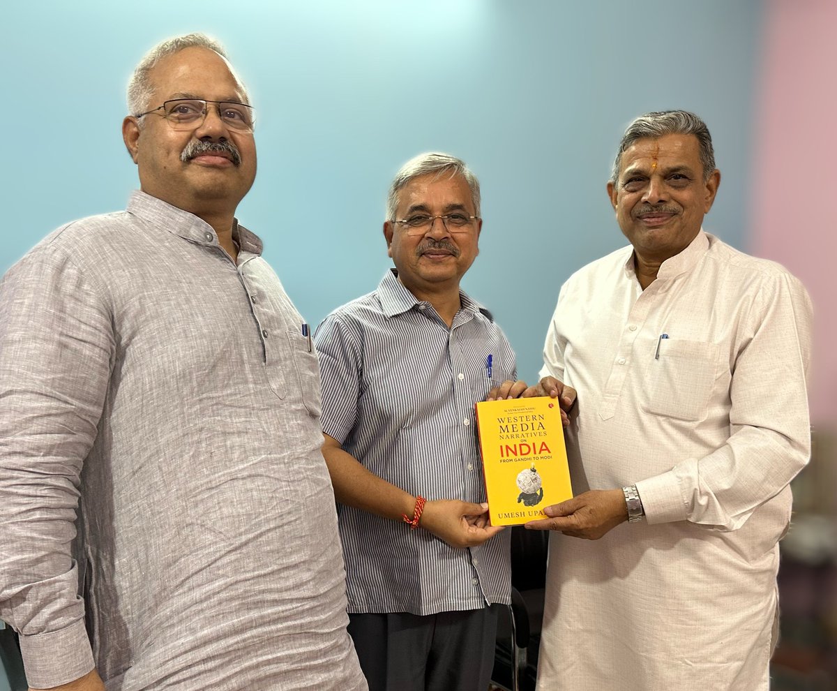 It is always exciting to meet @RSSorg Sarkaryavah Sh @DattaHosabale Ji. Had a broad discussion on the role of #WesternMedia in #India when I presented my book #WesternMediaNarrativesOnIndia - #GandhiToModi along with Sh @SunilAmbekarM Ji.