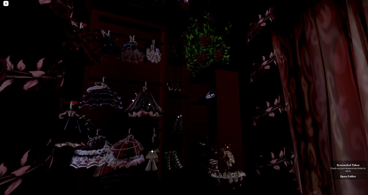 Fiery_Layla's tweet photo. @RoyaleHighValks Here's my dorm! I'm aiming for a gothic vampiric look :3
(also please ignore the fact its still not finished thanks bye-) https://t.co/0pHvt8q2Bj