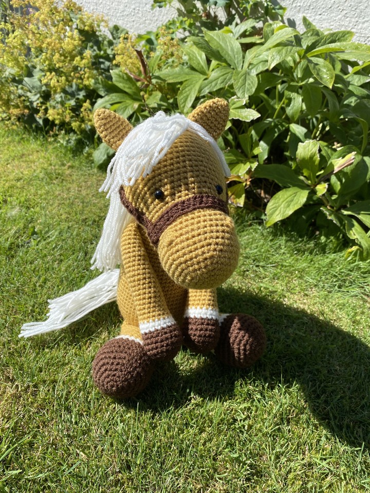This little horse is one the ‘mane’ attractions here at Bitzas stable yard.  Isn’t he just so cute.  Can you perhaps give him a new home?

etsy.me/3M3rKQ1

#horse #palomino #handmade #firsttmaster #TweetUK #MHHSBD #earlybiz
