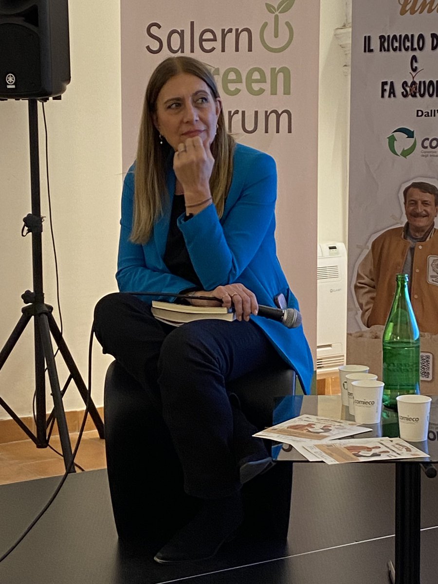 SaLetteratura's tweet photo. settimana dedicata al riciclo di carta cartone, #paperweek , lo scrittore Franco Faggiani, intervistato da Mauretta Capuano, ha parlato di natura e della narrazione dell’ambiente. Evento organizzato da Fondazione Carisal e Salerno Letteratura @FaziEditore @francofaggia @comieco https://t.co/DfY7M07kuL