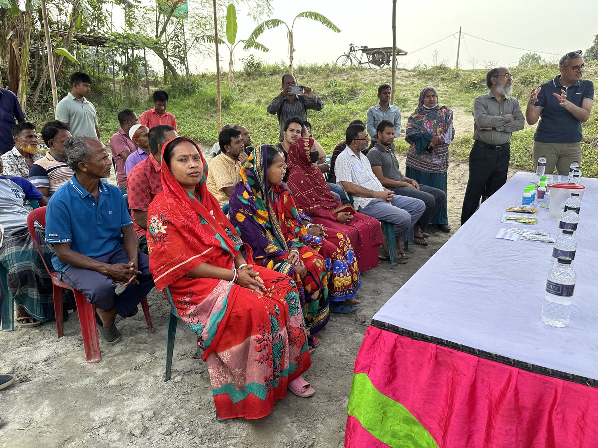 Sieg_SAS's tweet photo. #options for farmers! Rapid response to pests happening now. Crop animal beneficial interactions thru PPP to harness tiny animals beneficials for fall army worm control! Grazing stubble! #Bangladesh leads the way in circular economy farming and IPM #BWMRI @cimmyt @USAID https://t.co/O9ybqroDRH