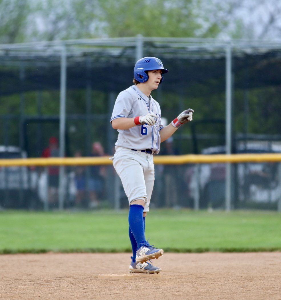 KevinMcCalmon1's tweet photo. @OlatheWestBSB JV notched another W tonight against SM North - at 3&amp;2 East. Boys having fun, now 10-2 on the season. https://t.co/pLK6SFwS4k