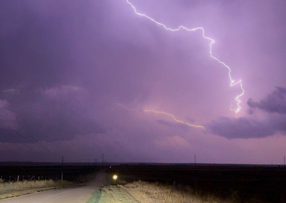 Beautiful lightning in Jetmore, #Kansas as we chase a #supercell tracks NEwards at the moment…. #KSWX ⛈️