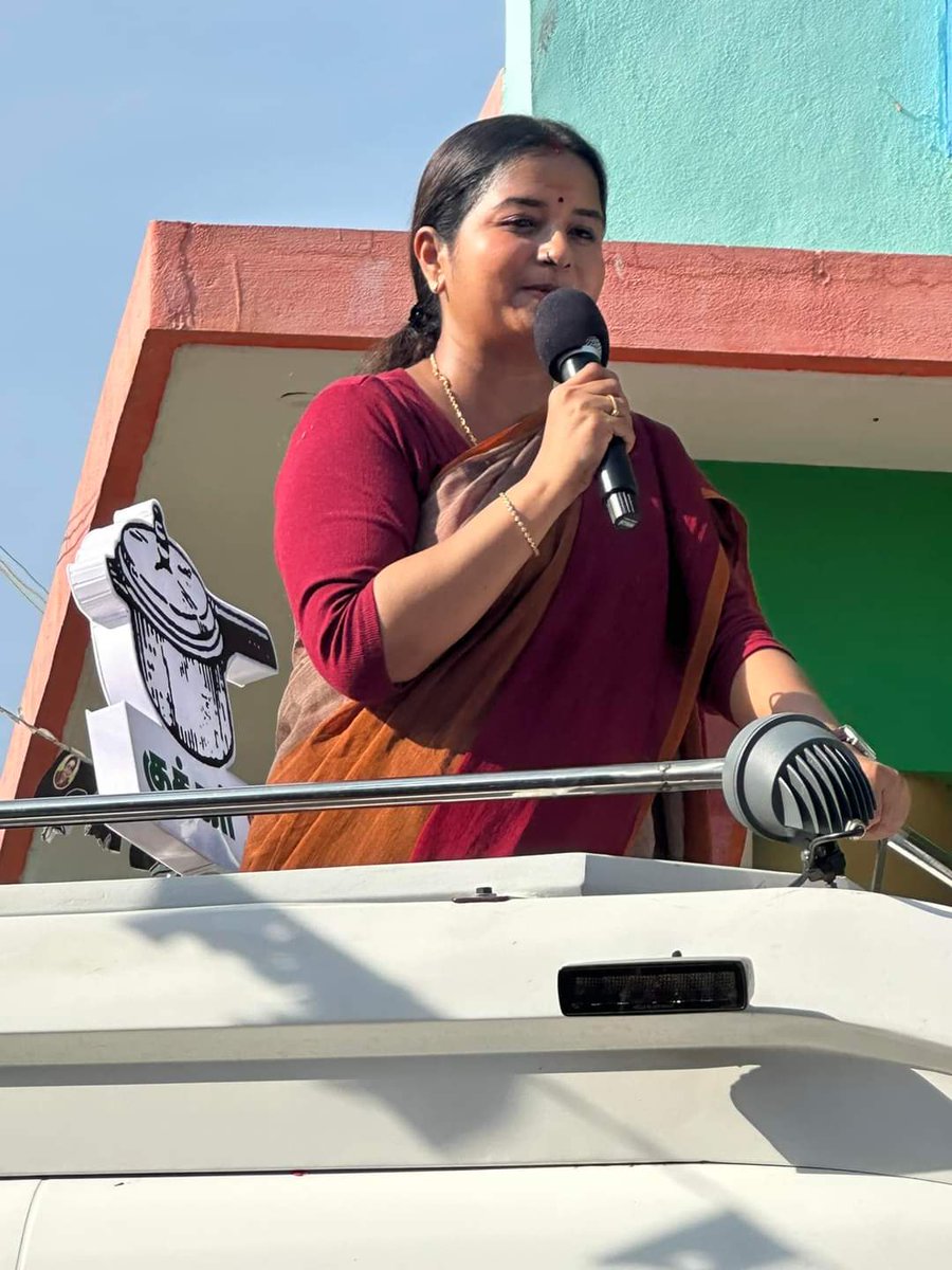 Gopal56064478's tweet photo. #அண்ணியார்
#TTVDhinakaran #AMMK
Mrs Anuradha Dhinakaran hitting campaign trail in support of NDA 's Candidate Thiru TTV Dinakaran.
T.ராஜகோபாலன்பட்டி #ஆண்டிப்பட்டிசட்டமன்றதொகுதி
Constituency: Theni
Symbol: Cooker
Polling date: April 19, 2024
#TTV4Theni
#VoteForAMMK https://t.co/SpG6pWEVWs