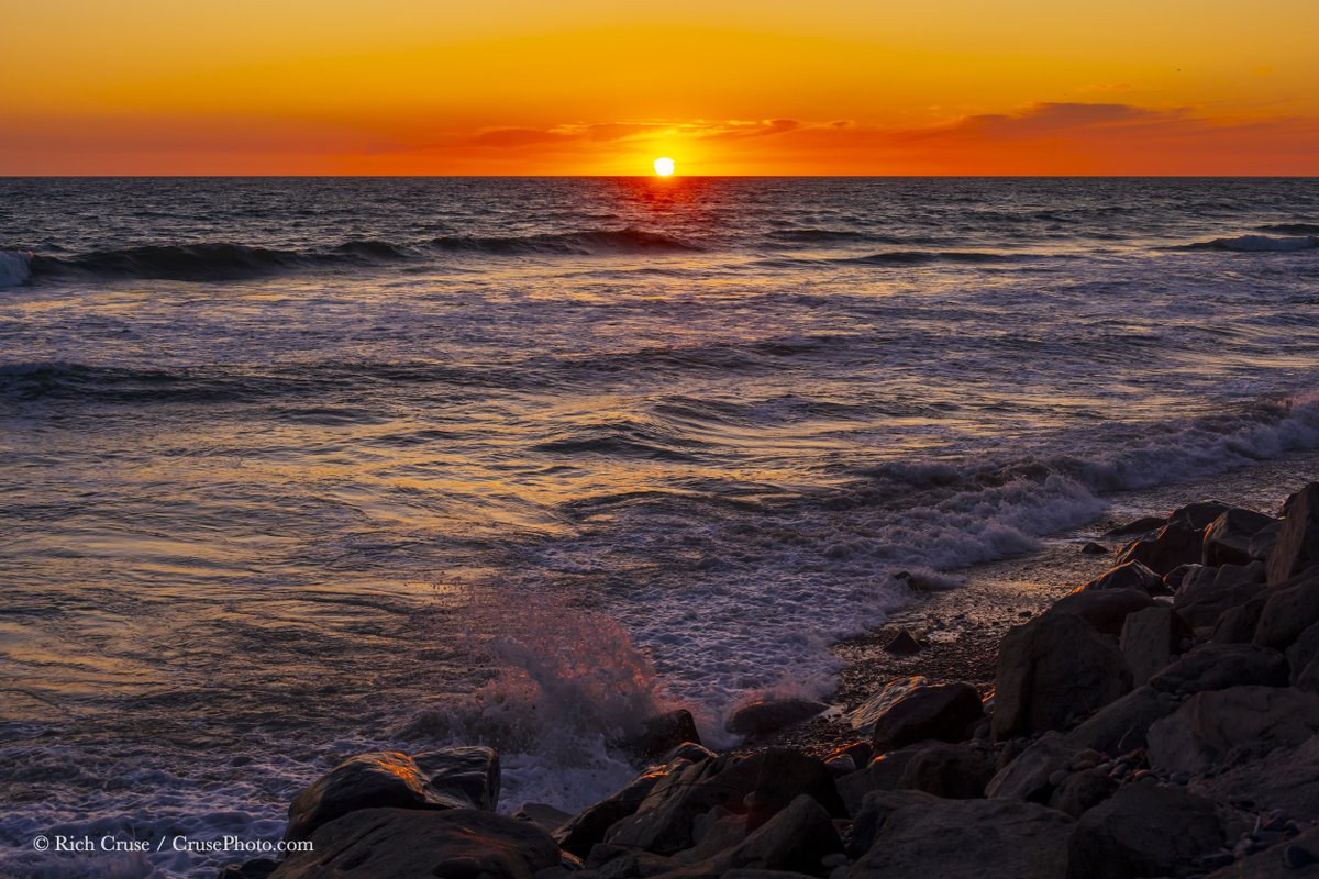 A beautiful #sunset for Monday April 15, 2024. @VisitOceanside @visitsandiego @VisitCA #StormHour #ThePhotoHour #CAwx #SanDiegoWX @NikonUSA #Nikonz7 24-200mm