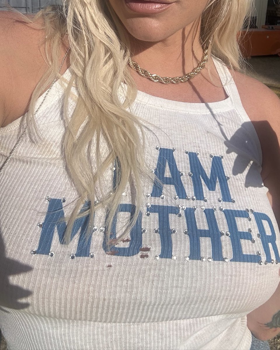 KeshaRose's tweet photo. ✂️ https://t.co/GvbP1v0LdV