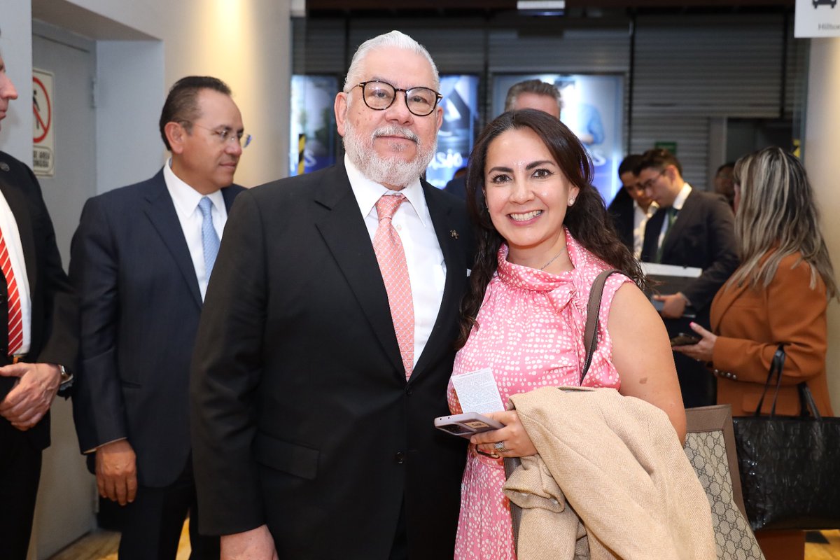 Agradezco al presidente Alejandro Malagón, <a href="/AMalagonB/">Alejandro Malagon B</a>, por la invitación al Encuentro con Empresarias y Empresarios, que convocó la candidata a la presidencia de la Coalición Sigamos Haciendo Historia, Claudia Sheinbaum, <a href="/Claudiashein/">Claudia Sheinbaum Pardo</a> el día de hoy. 
#TransformandoALaIndustria