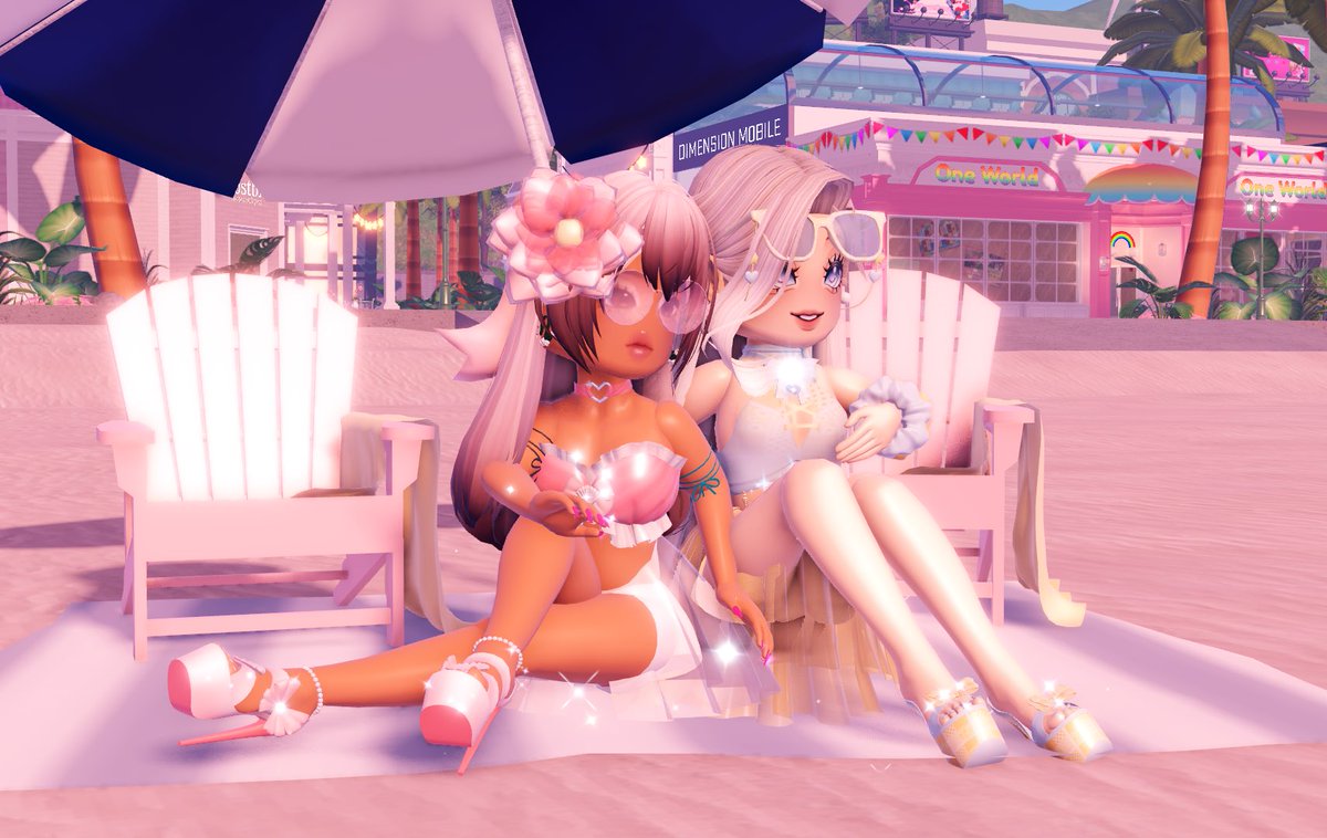 Fun lil beach photoshoot I did with a friend <3 
#rhtc #royalehigh #rh #roblox