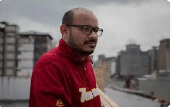 #15Abri @TarekWiliamSaab informó sobre detención de @CarlosJRojas13 , acusándolo de ser partícipe en un supuesto intento de magnicidio contra Nicolás Maduro . Carlos J Rojas no es terrorista, es periodista ,activista de DDHH y dirigente comunitario.