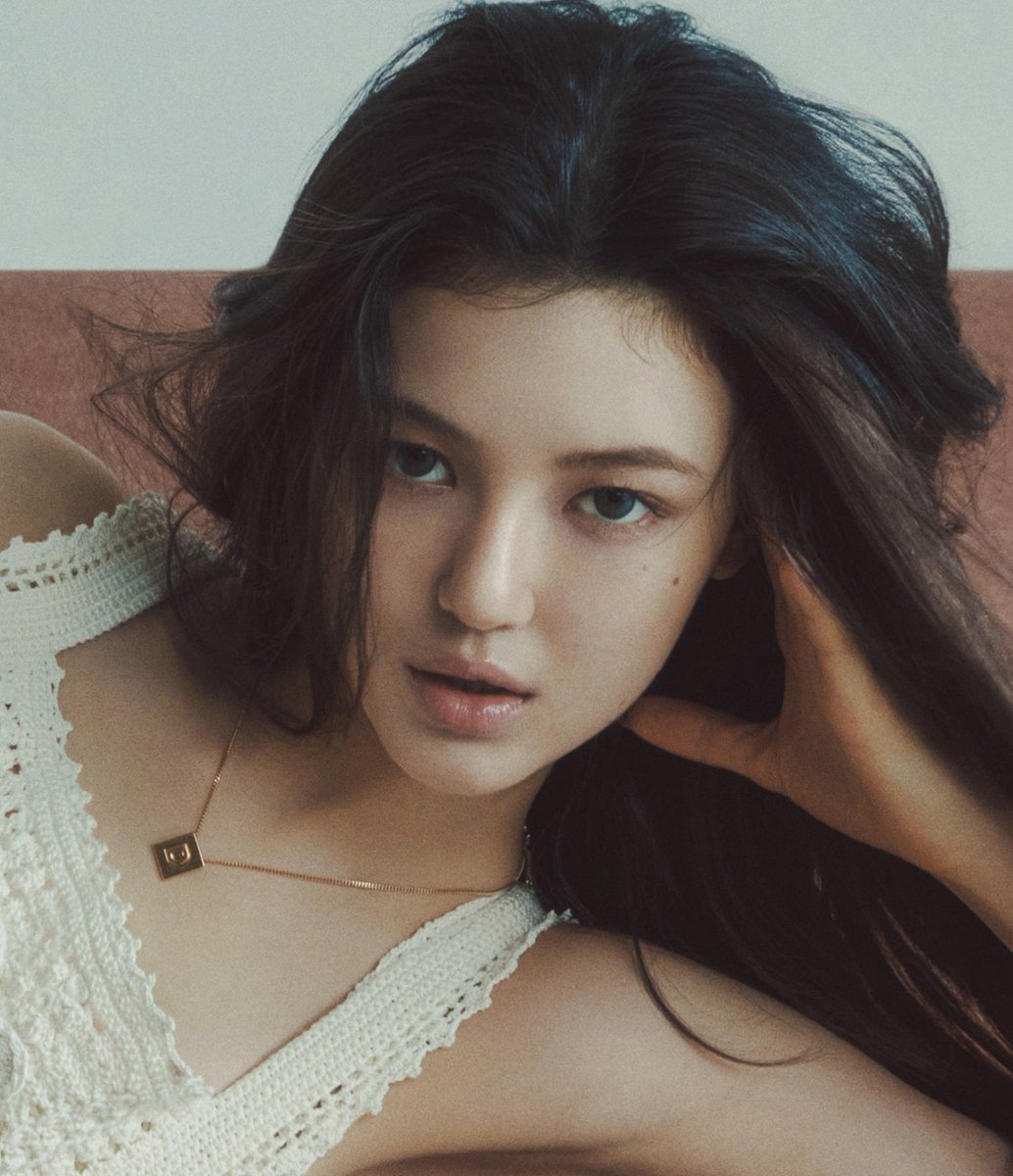 viraltakes's tweet photo. Danielle of NewJeans stuns for Marie Claire Korea × CELINE. https://t.co/M7RF2jYpws