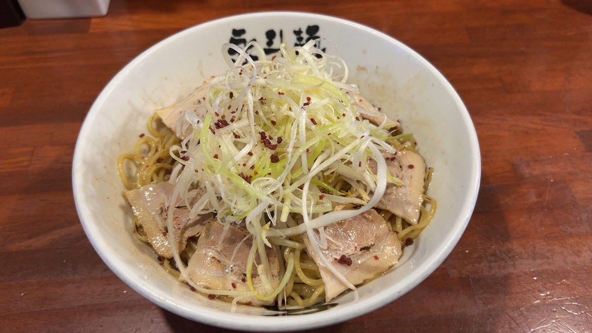 shigeo225's tweet photo. 今日は1人で、散髪目的で久々に広島の街中来て、ブラブラしてるけど、

街中で働いてる時に、常連で通ってた、おばあちゃん個人経営のカレー屋が潰れてたーーー😂😂😂

ちょっとスンってなった😅
今日のお昼は、その近くの昔よく通ってた永斗麺のあぶら麺🍜 https://t.co/RbnekIj2Hm