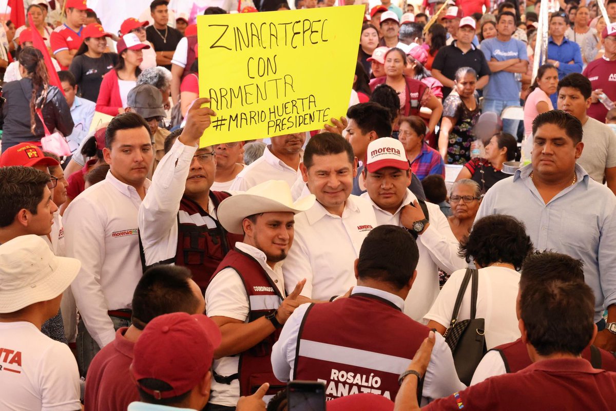 UnivArmentistas's tweet photo. Vamos por el segundo piso de la cuarta transformación🤜🏽🤛🏽 con Alejandro Armenta. Mi voto es para #ArmentaGobernador.🙌 #ProsperidadConArmenta
#AullandoConArmenta #UniversitariosArmentistas #puebla https://t.co/skHNS1wSY7